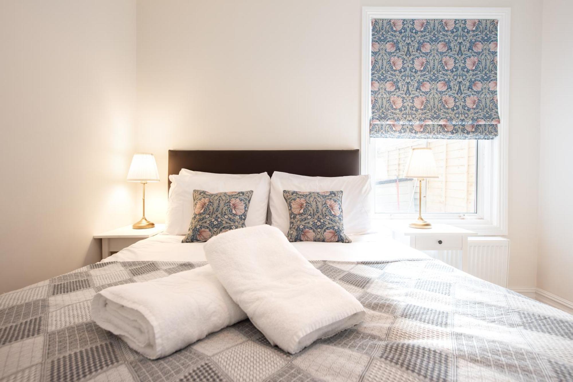 Victorian 2Br Apartment, King Beds, Fast Wifi, Near Shops, Cafes & Transport, E17 Londres Extérieur photo