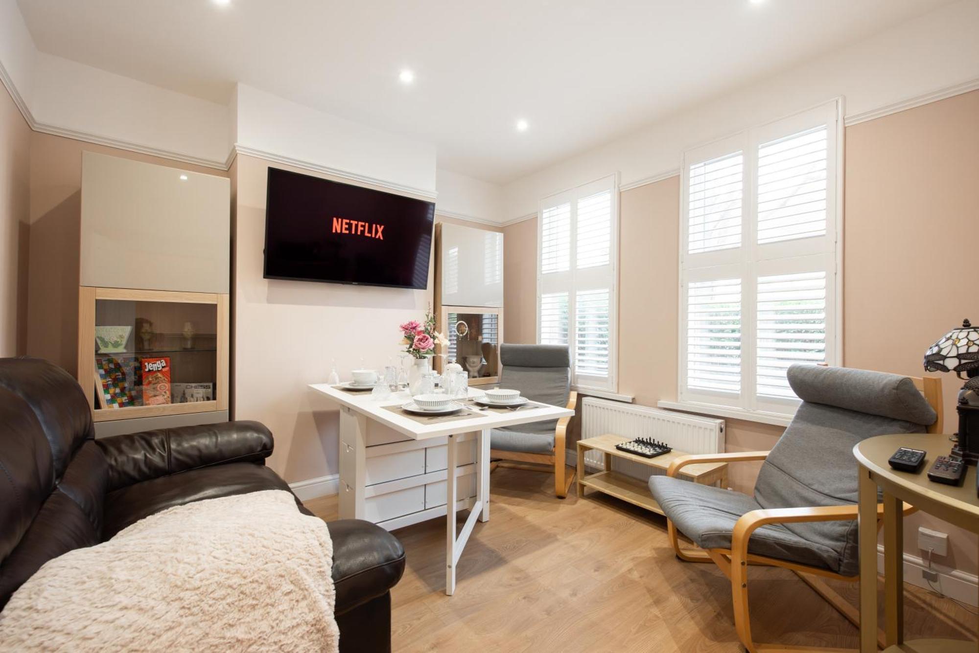 Victorian 2Br Apartment, King Beds, Fast Wifi, Near Shops, Cafes & Transport, E17 Londres Extérieur photo