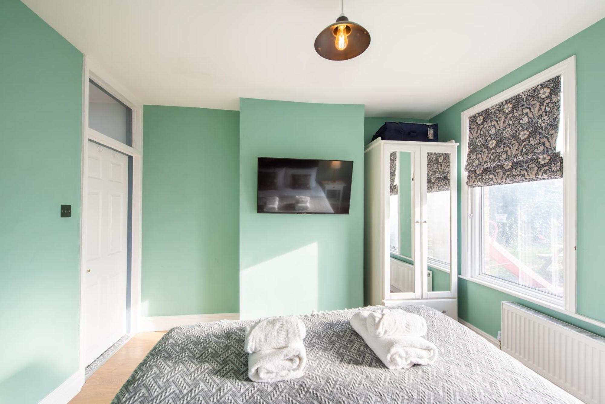 Victorian 2Br Apartment, King Beds, Fast Wifi, Near Shops, Cafes & Transport, E17 Londres Extérieur photo