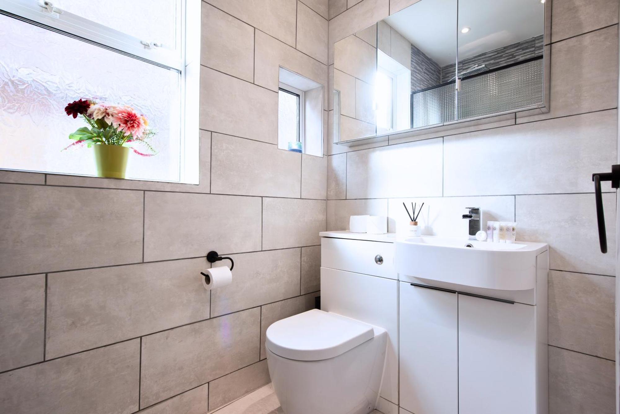 Victorian 2Br Apartment, King Beds, Fast Wifi, Near Shops, Cafes & Transport, E17 Londres Extérieur photo